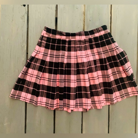 Love Tree Pink & Black Plaid Skirt- preowned! Hot item! - Picture 5 of 9